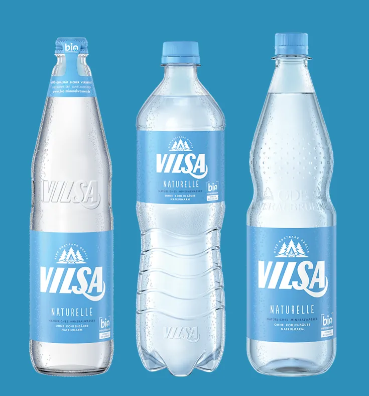 drei Flaschen VILSA Naturelle, ein natürliches Mineralwasser ohne Kohlensäure – also klassisches stilles Mineralwasser.
