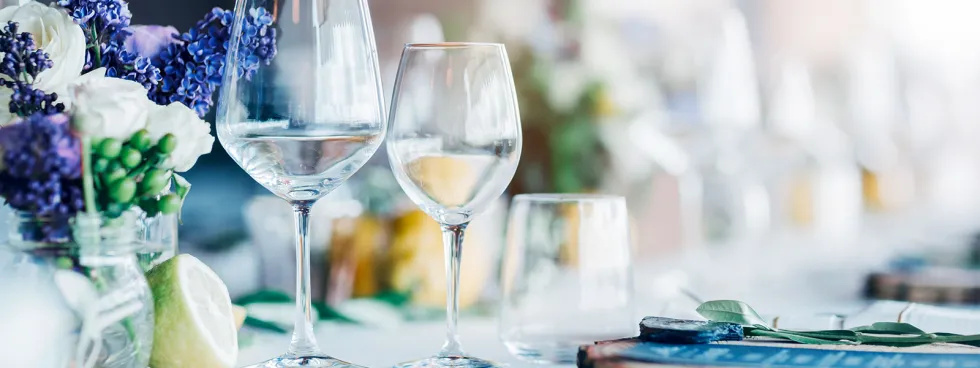 Gedeckter Tisch mit VILSA Mineralwasser