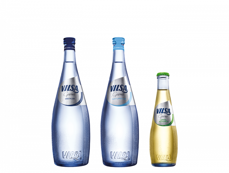 VILSA Gourmet Mineralwasser medium, natuerelle und Apfelschorle in der Glasflasche